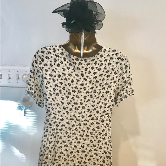 Olive Dresses Black/White print Dress size S knee length! Good for any occasion! - Picture 5 of 8